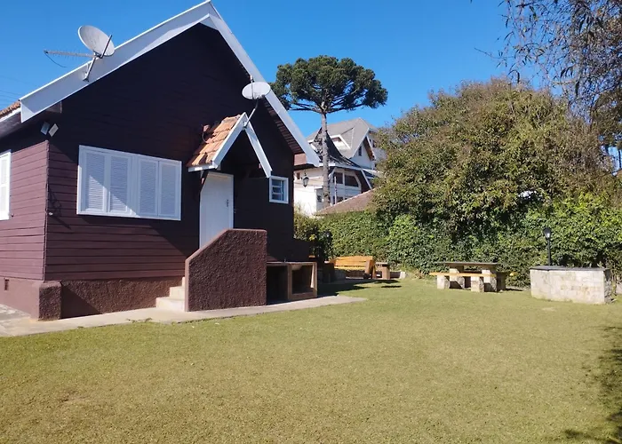 Chale De Madeira - Lareira E Fogueira---Lindo Gramado Com Mesa Para Cafe Da Manha, Churrasqueira E Fogueira
