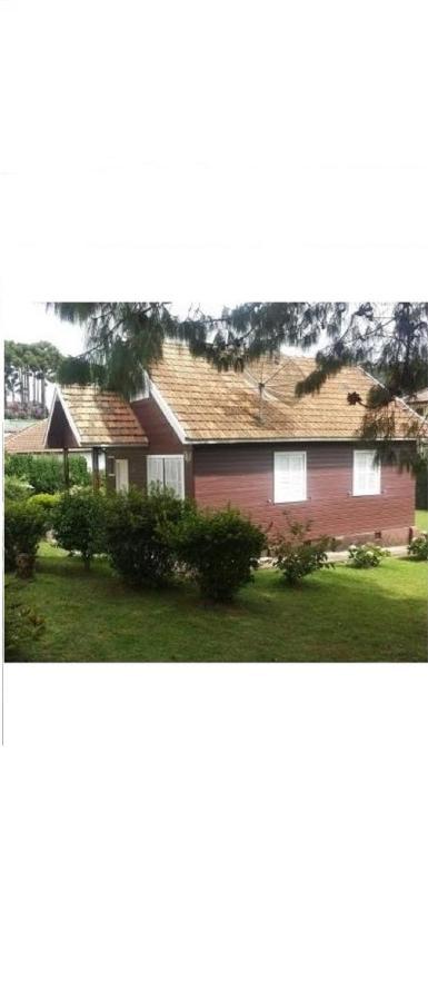 Chale De Madeira - Lareira E Fogueira---lindo Gramado Com Mesa Cafe Da Manha, Churrasqueira E Fogueira *