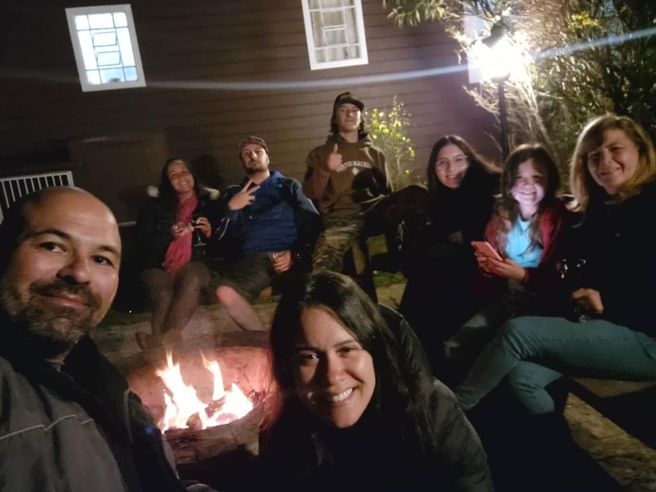 Сasa de vacaciones Chale De Madeira - Lareira E Fogueira---lindo Gramado Com Mesa Cafe Da Manha, Churrasqueira E Fogueira Campos do Jordão