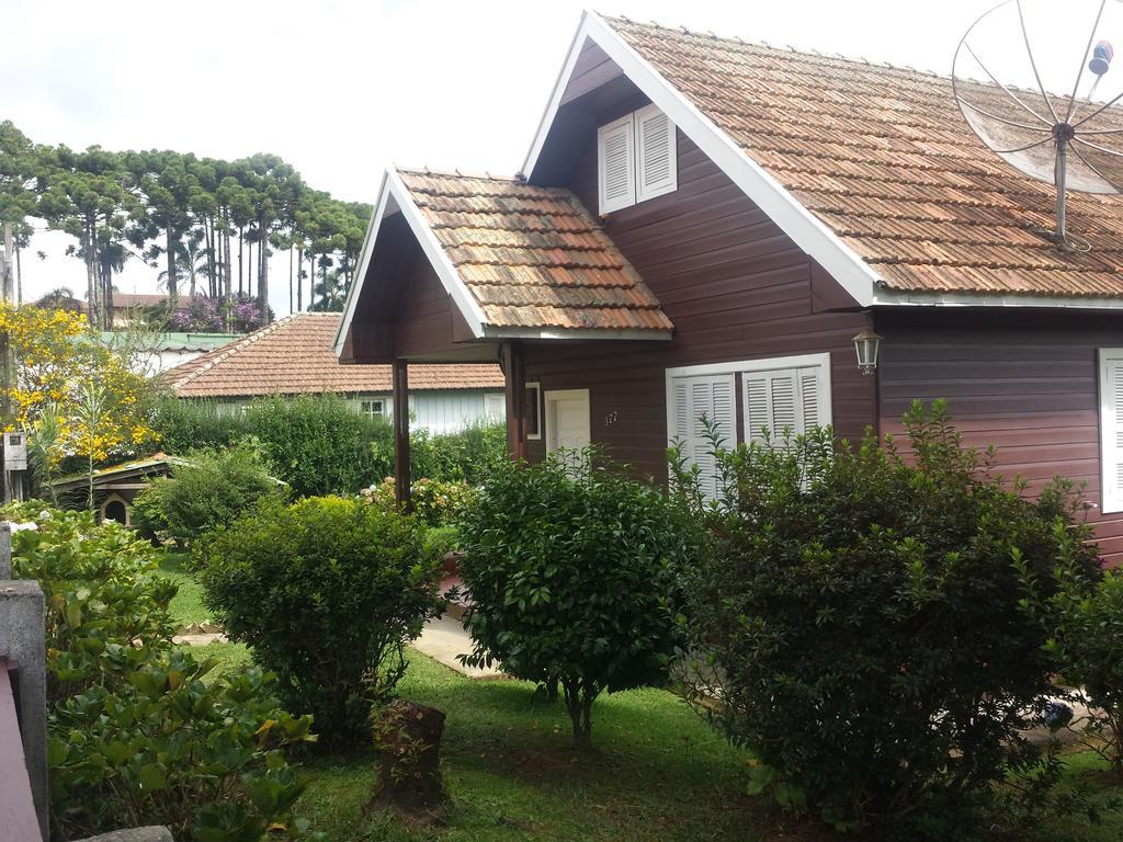 Chale De Madeira - Lareira E Fogueira---lindo Gramado Com Mesa Cafe Da Manha, Churrasqueira E Fogueira Campos do Jordão