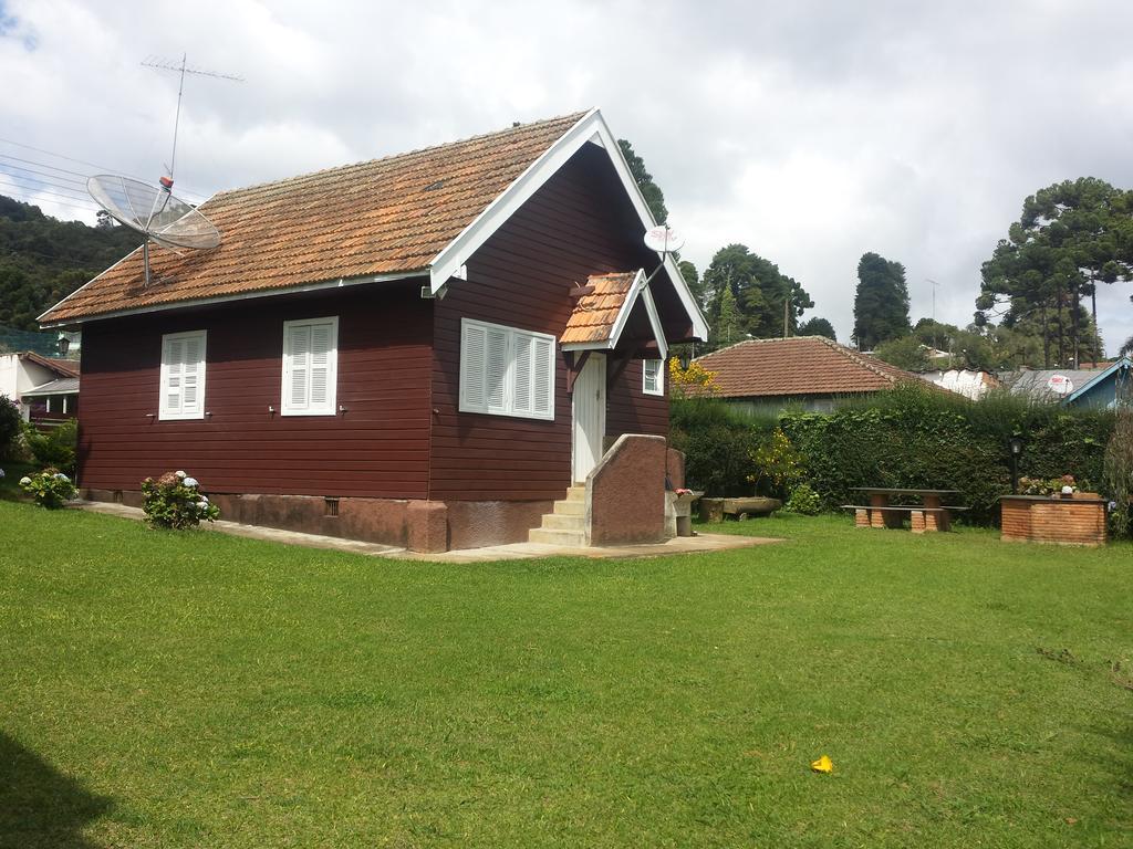 Chale De Madeira - Lareira E Fogueira---lindo Gramado Com Mesa Cafe Da Manha, Churrasqueira E Fogueira Campos do Jordão