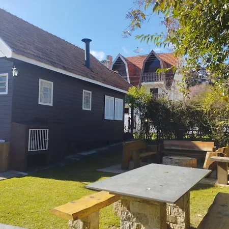 Chale De Madeira - Lareira E Fogueira---Lindo Gramado Com Mesa Para Cafe Da Manha, Churrasqueira E Fogueira Campos do Jordão Exterior photo