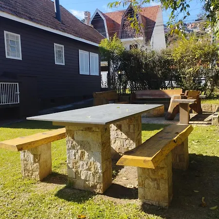 Chale De Madeira - Lareira E Fogueira---Lindo Gramado Com Mesa Para Cafe Da Manha, Churrasqueira E Fogueira Campos do Jordão Exterior photo