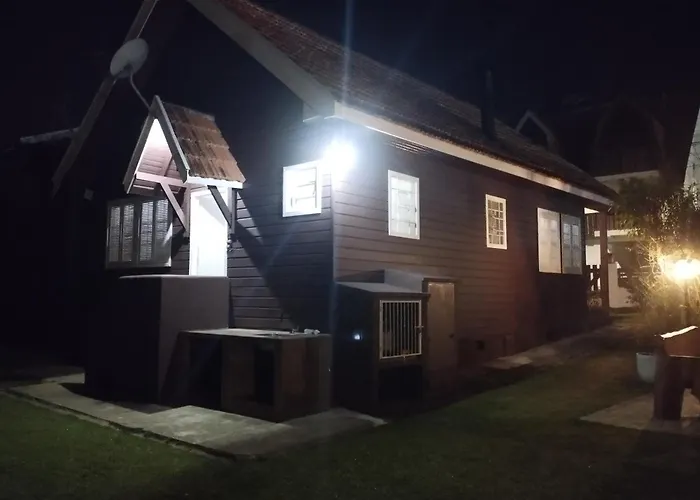 Chale De Madeira - Lareira E Fogueira---Lindo Gramado Com Mesa Para Cafe Da Manha, Churrasqueira E Fogueira